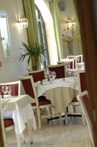 Hotel Restaurant Le Clos De Pradines Saint-Quentin-la-Poterie Exterior foto