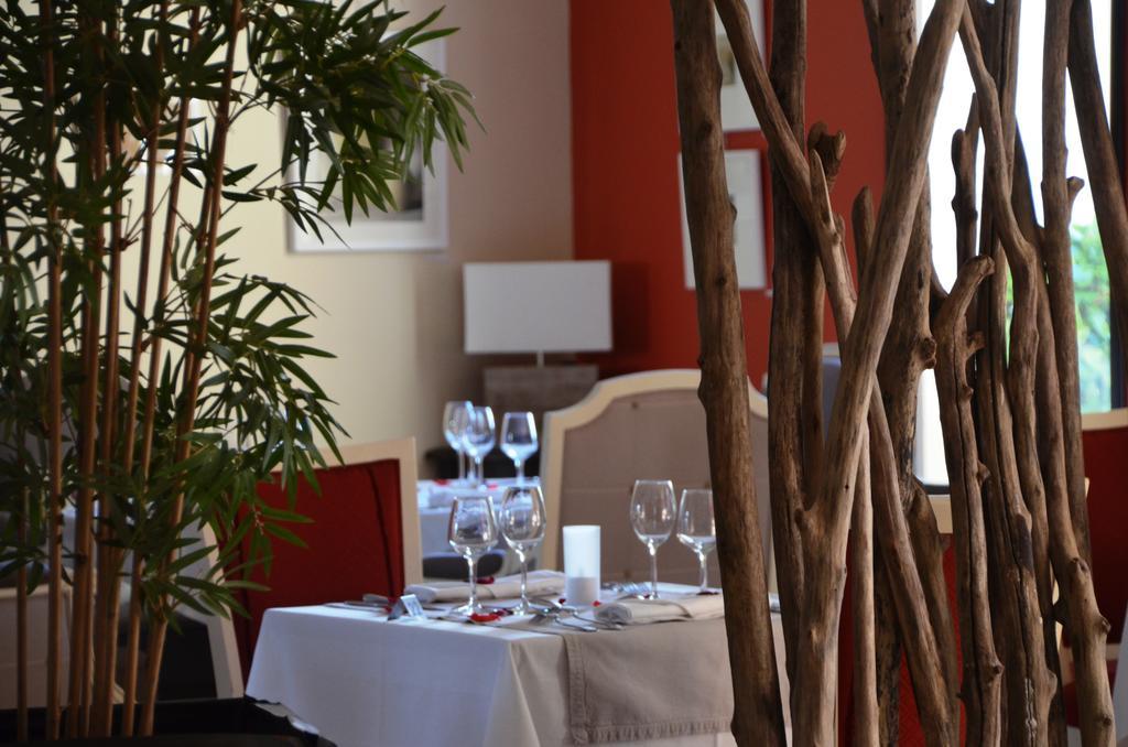 Hotel Restaurant Le Clos De Pradines Saint-Quentin-la-Poterie Exterior foto