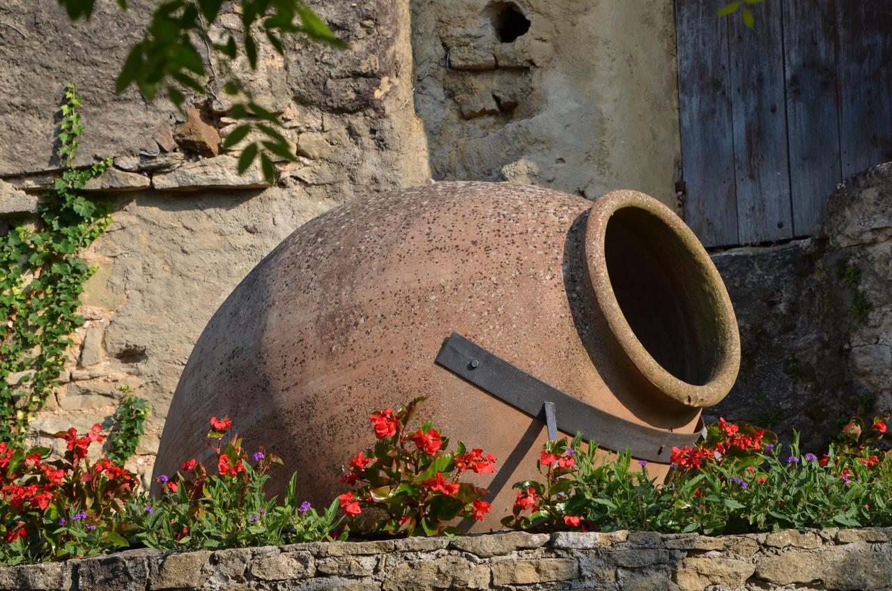Hotel Restaurant Le Clos De Pradines Saint-Quentin-la-Poterie Exterior foto